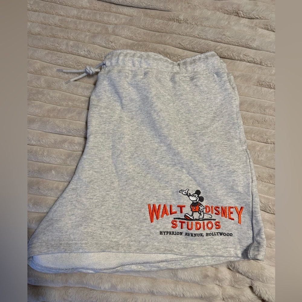 New With tags Walt Disney shorts